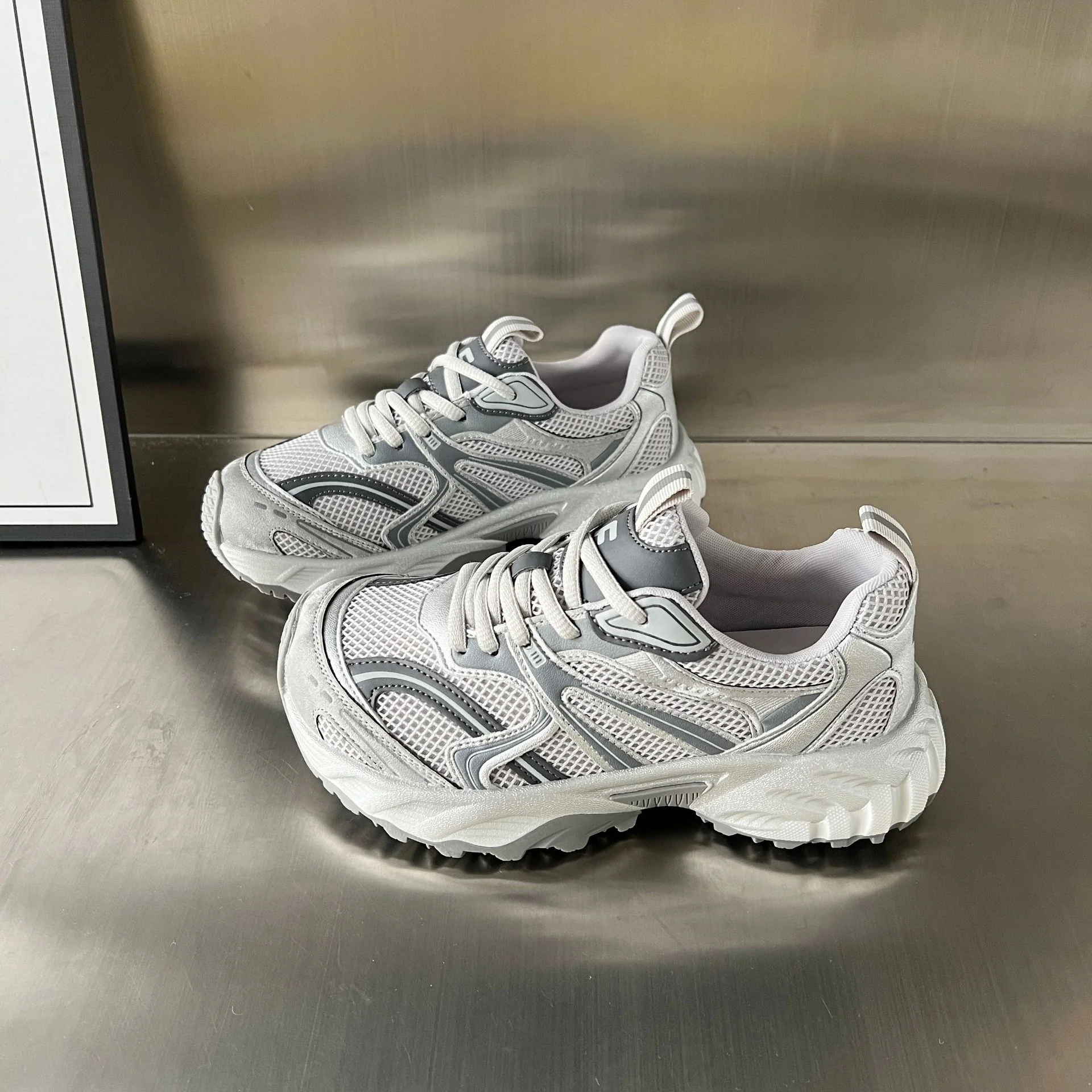 Damen Sportliche Sneakers mit robustem Profil und atmungsaktivem Obermaterial Heidi Mode - Image 7