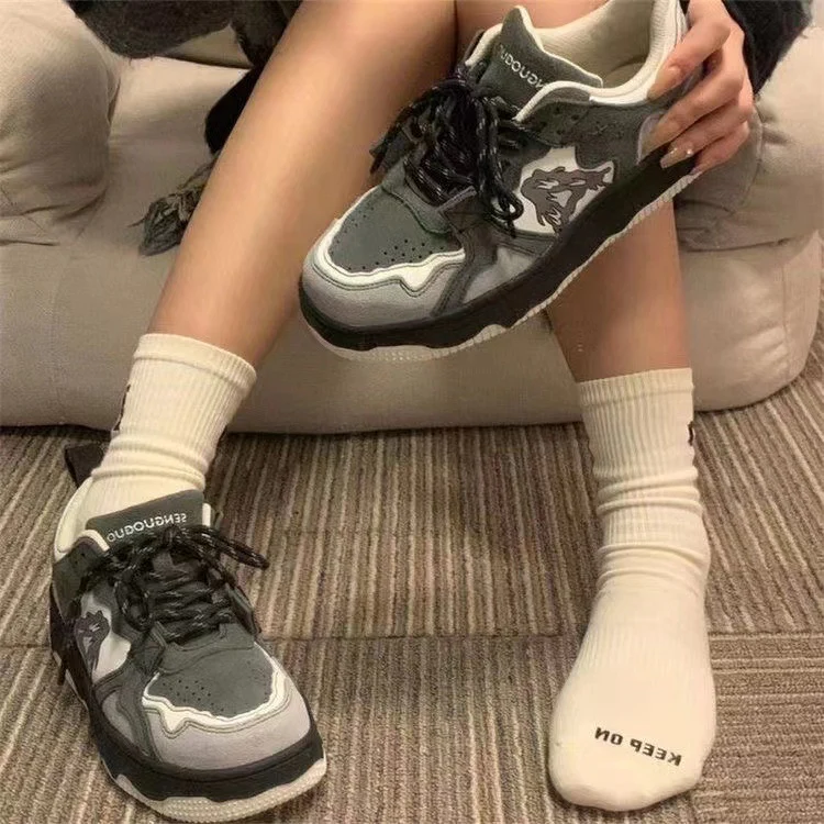Damen Sportliche Sneakers mit robustem Sohlenprofil und gepolsterter Innensohle Heidi Mode - Image 7