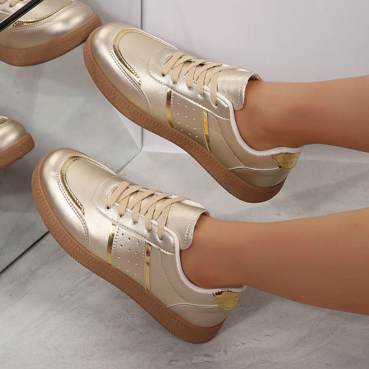 Damen Sportliche Sneakers mit schimmernden Akzenten und rutschfester Laufsohle Heidi Mode - Image 2