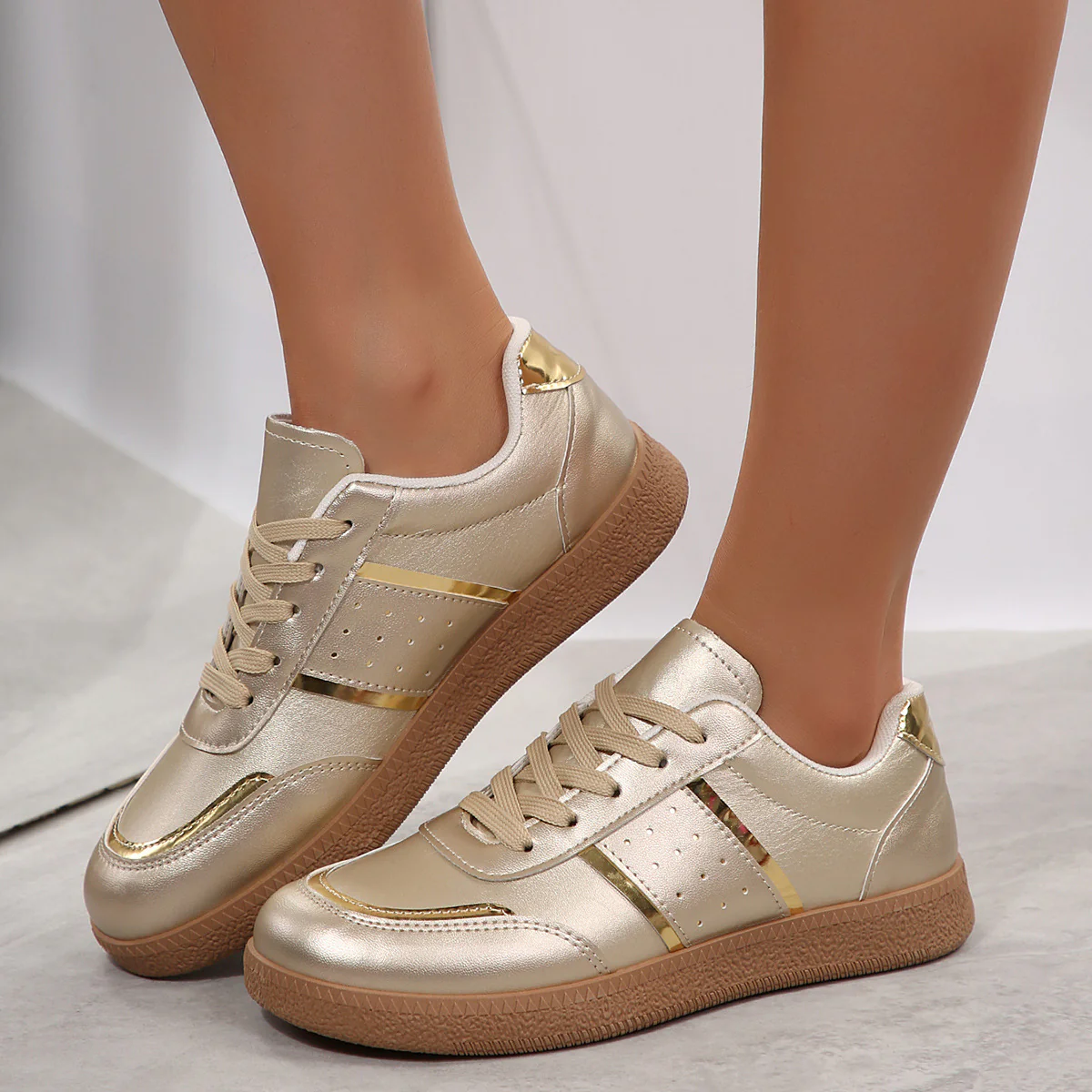 Damen Sportliche Sneakers mit schimmernden Akzenten und rutschfester Laufsohle Heidi Mode - Image 3