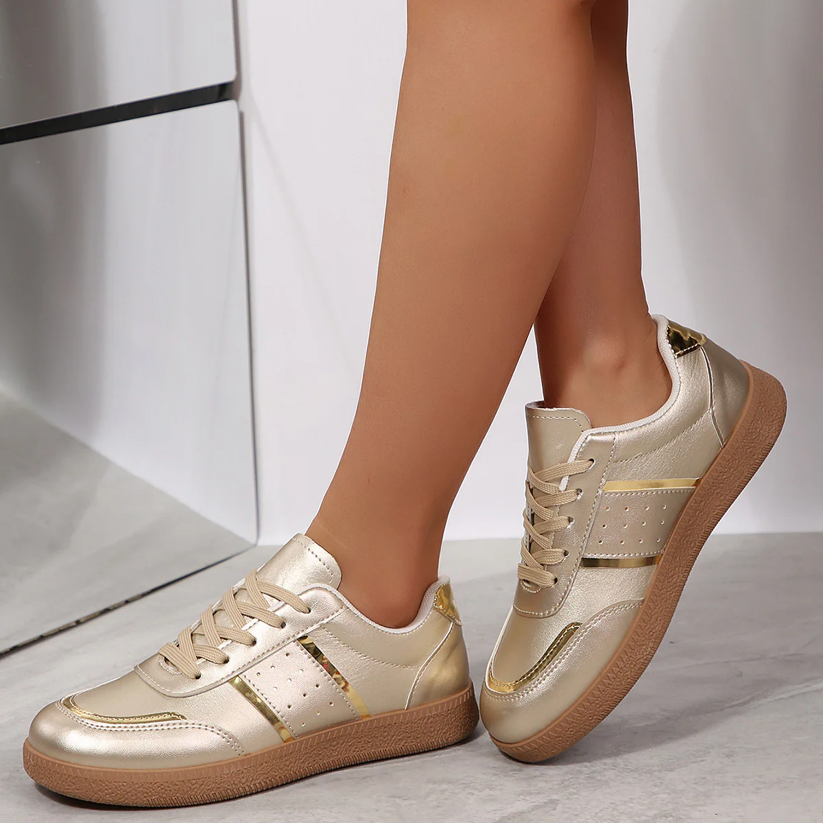 Damen Sportliche Sneakers mit schimmernden Akzenten und rutschfester Laufsohle Heidi Mode - Image 6