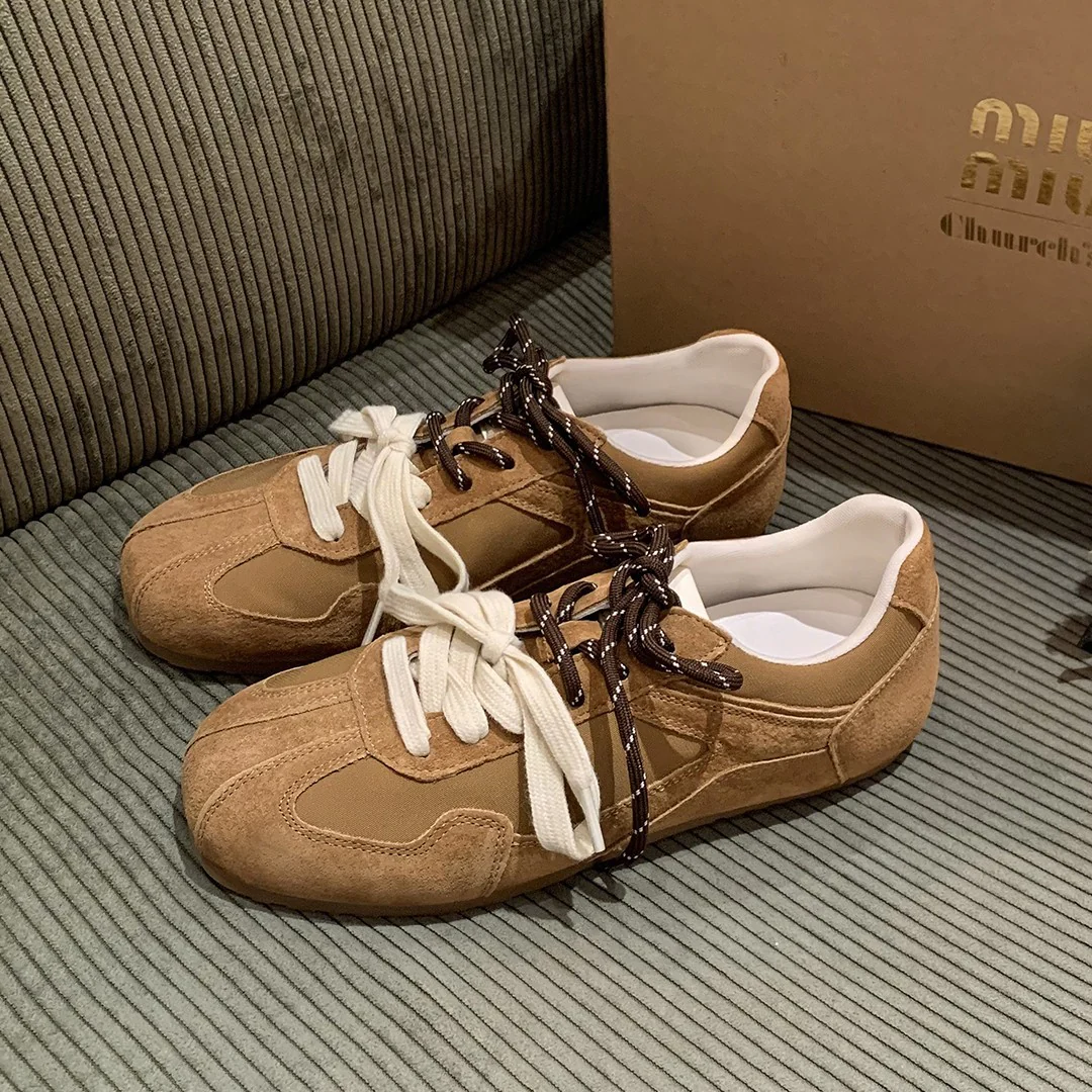 Damen sportliche Sneakers mit speziellen Schnürdetails und komfortabler Sohle Heidi Mode - Image 3