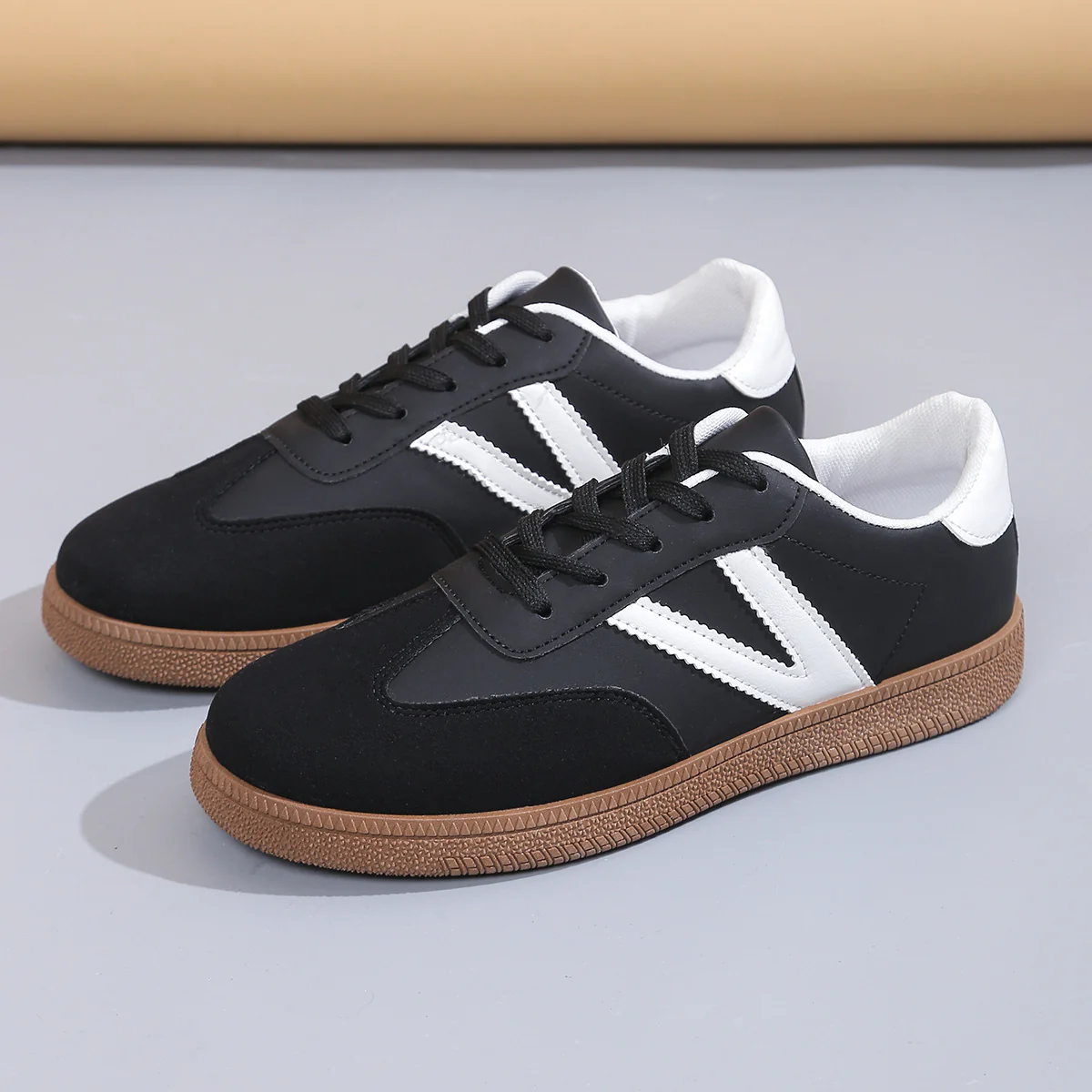 Damen Sportliche Sneakers mit trendiger Gummisohle und atmungsaktivem Obermaterial Heidi Mode - Image 4