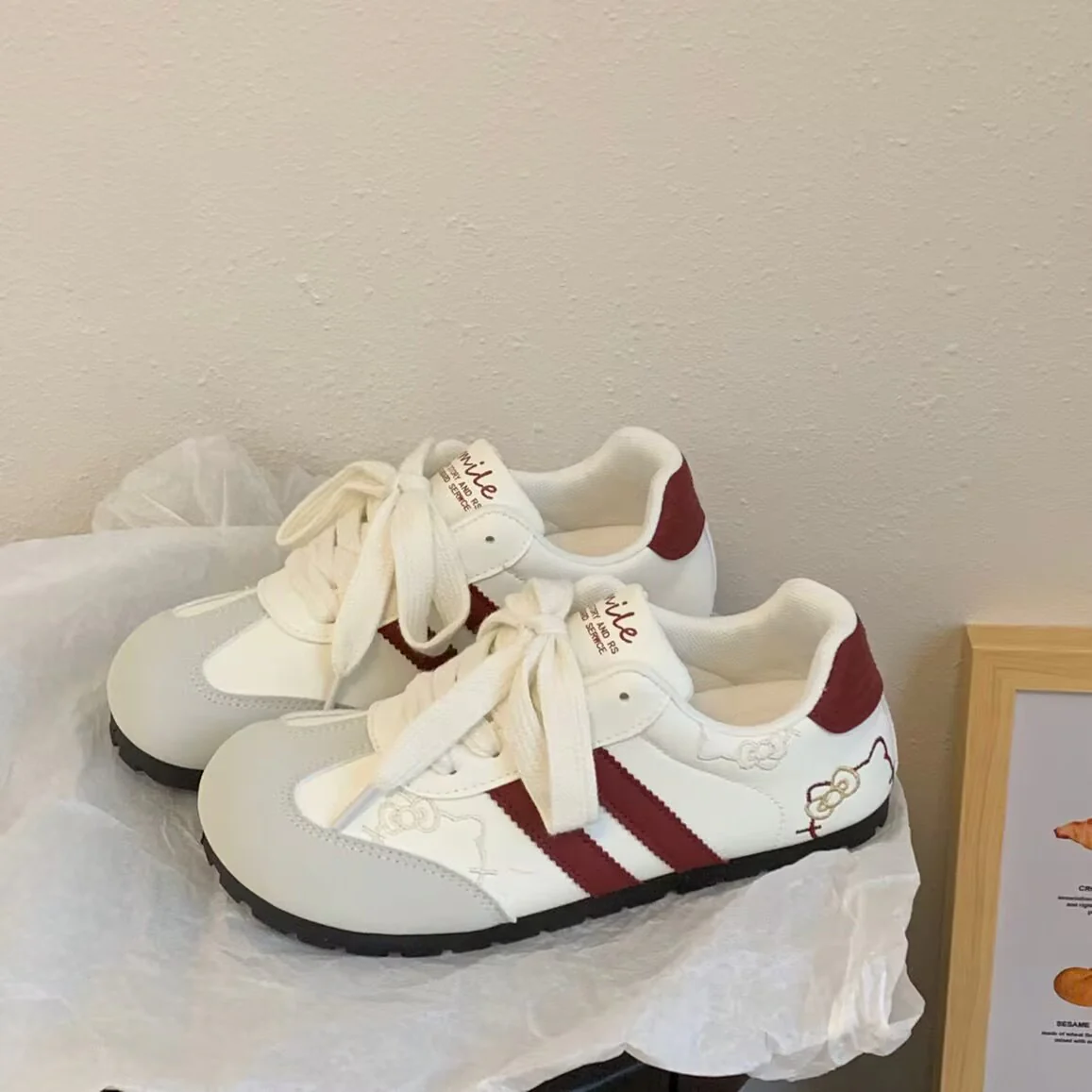 Damen Sportliche Sneakers mit verspieltem Design und atmungsaktivem Material Heidi Mode - Image 2