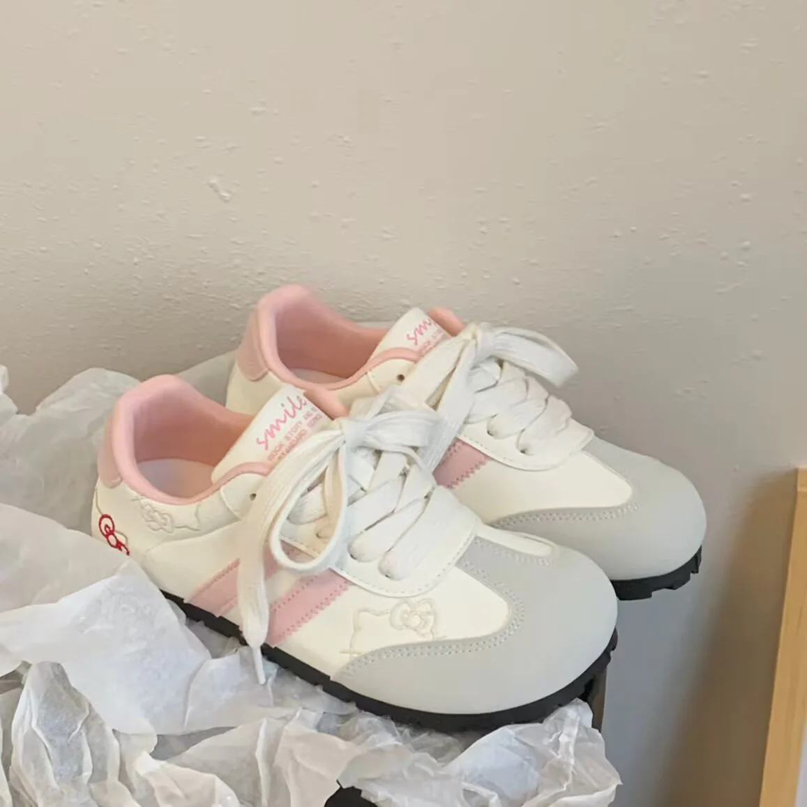 Damen Sportliche Sneakers mit verspieltem Design und atmungsaktivem Material Heidi Mode - Image 3