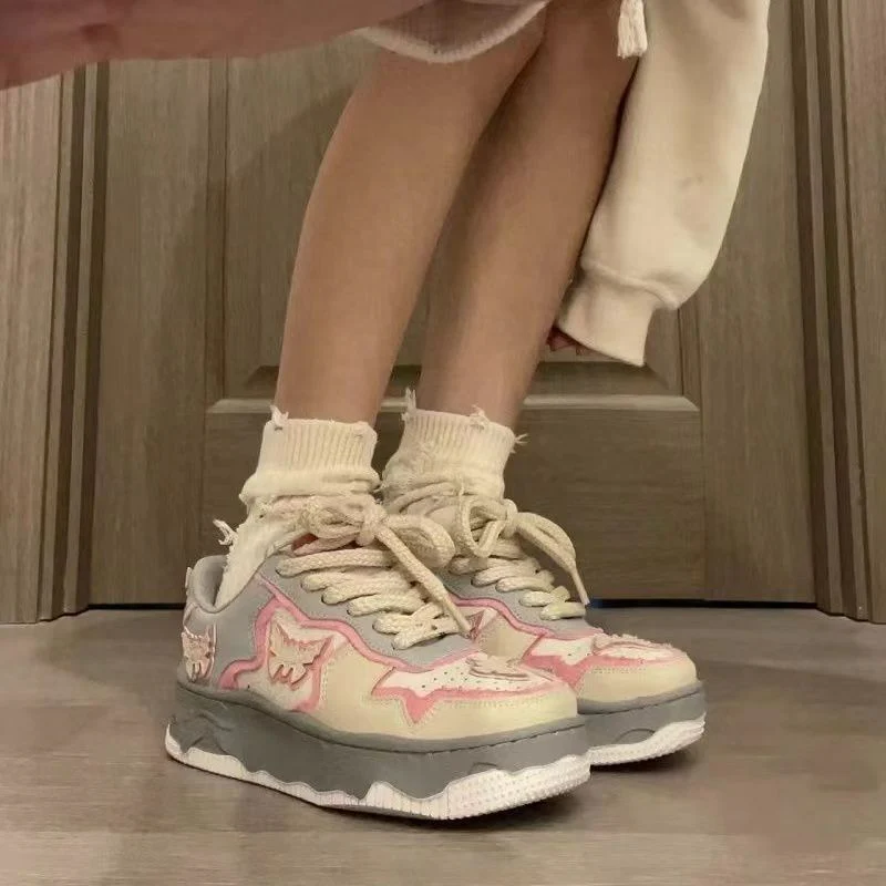 Damen Sportliche Sneakers mit verspieltem Design und atmungsaktiver Oberflächenstruktur Heidi Mode - Image 4