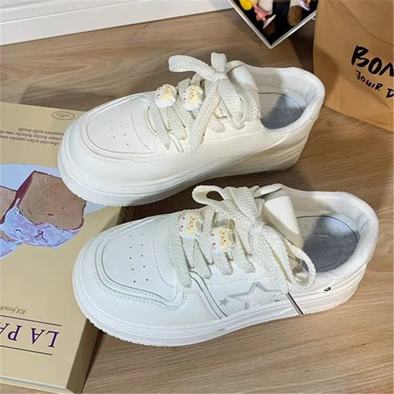 Damen Sportliche Sneakers mit verspielten Applikationen Heidi Mode - Image 6