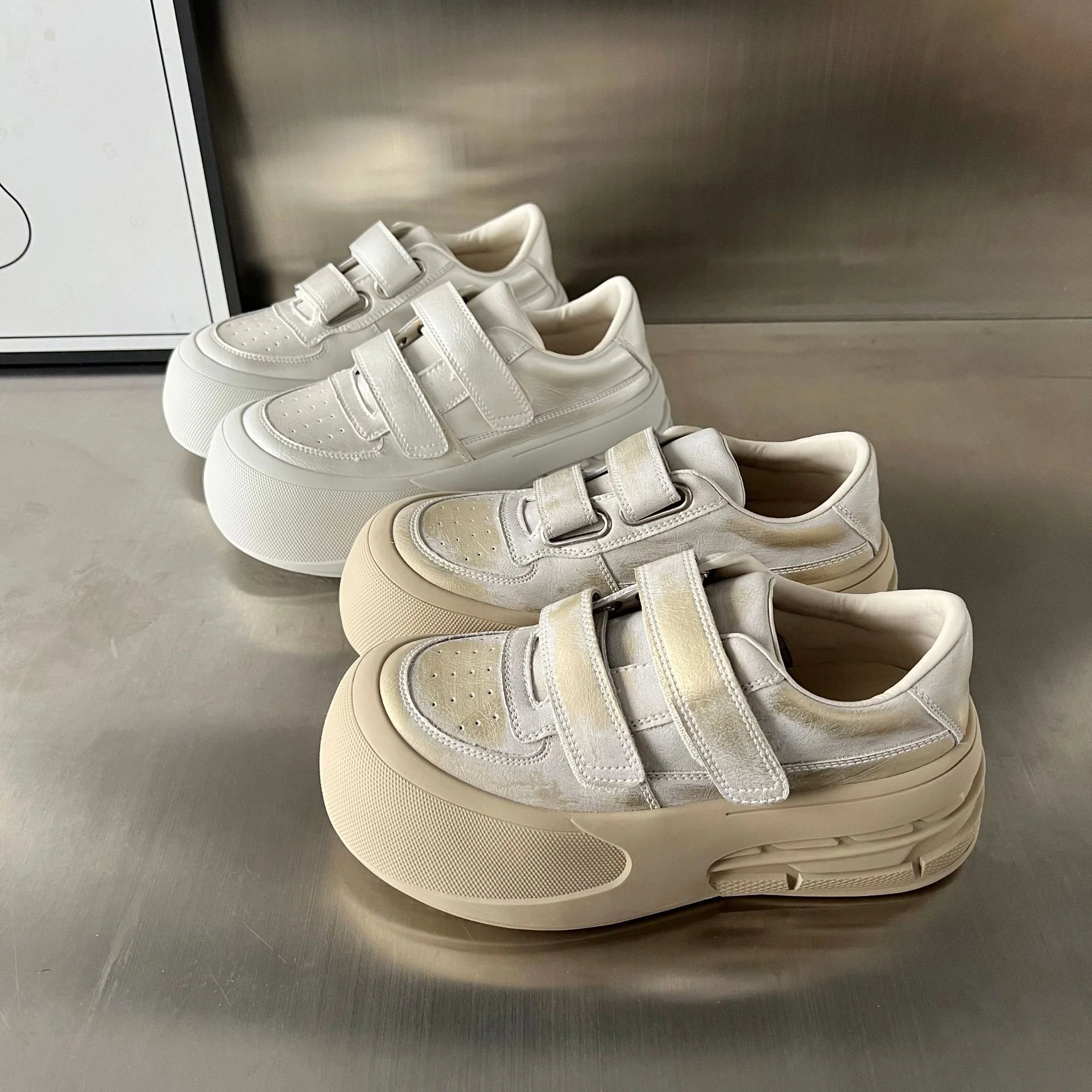 Damen Sportliche Sneakers mit verstellbarem Klettverschluss und luftiger Silhouette Heidi Mode - Image 3