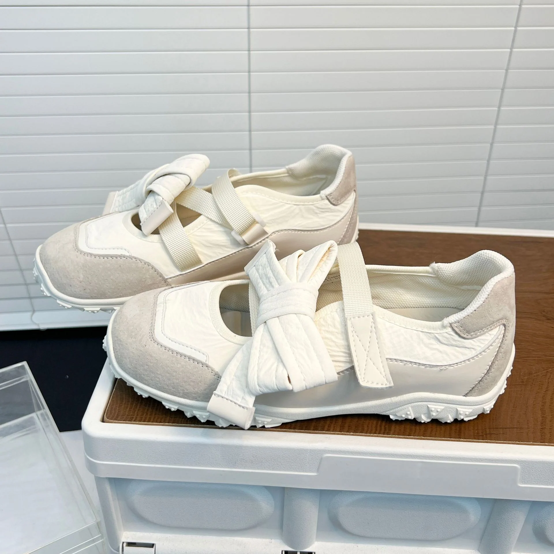 Damen Sportliche Sneakers mit verstellbarem Riemen und atmungsaktiver Oberkonstruktion Heidi Mode - Image 7