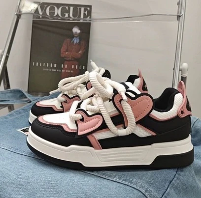 Damen Sportliche Sneakers mit verstellbarem Schnürsystem und farbenfrohen Akzenten Heidi Mode - Image 6