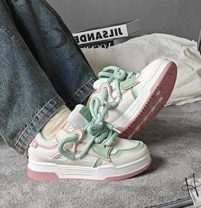 Damen Sportliche Sneakers mit verstellbarem Schnürsystem und farbenfrohen Akzenten Heidi Mode - Image 8
