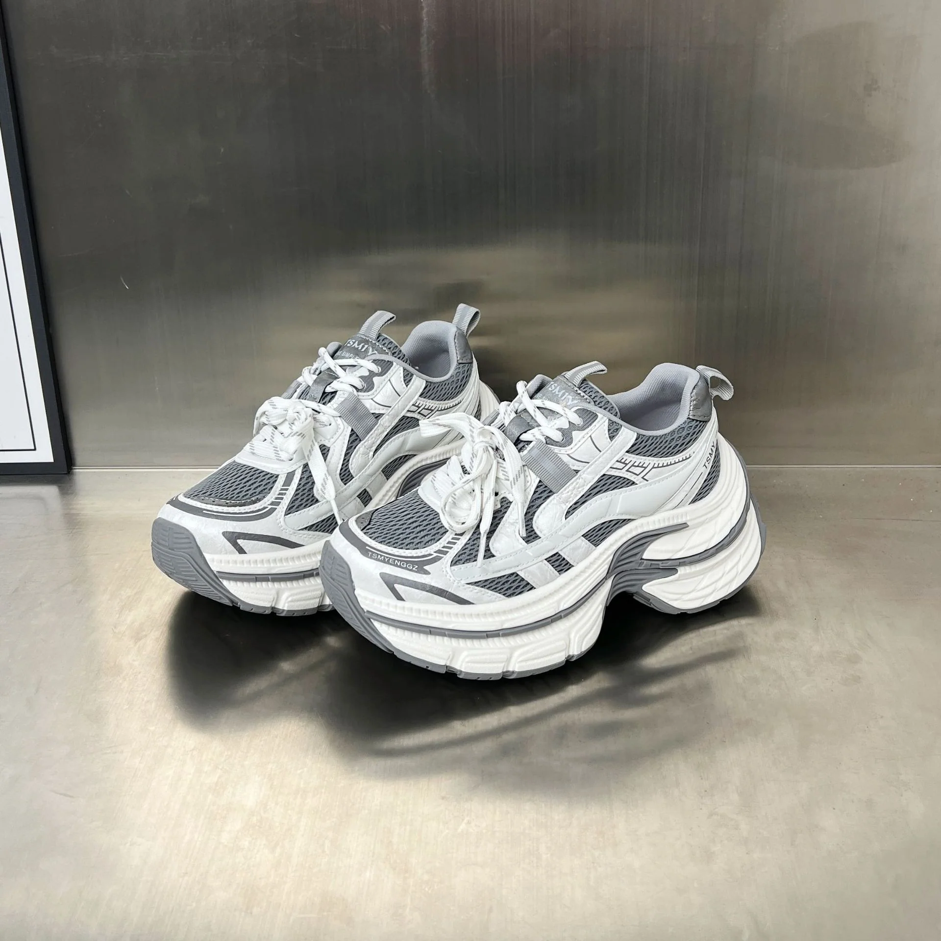 Damen Sportliche Sneakers mit vollständig atmungsaktiver Mesh-Oberfläche und innovativem Dämpfungssystem Heidi Mode - Image 2