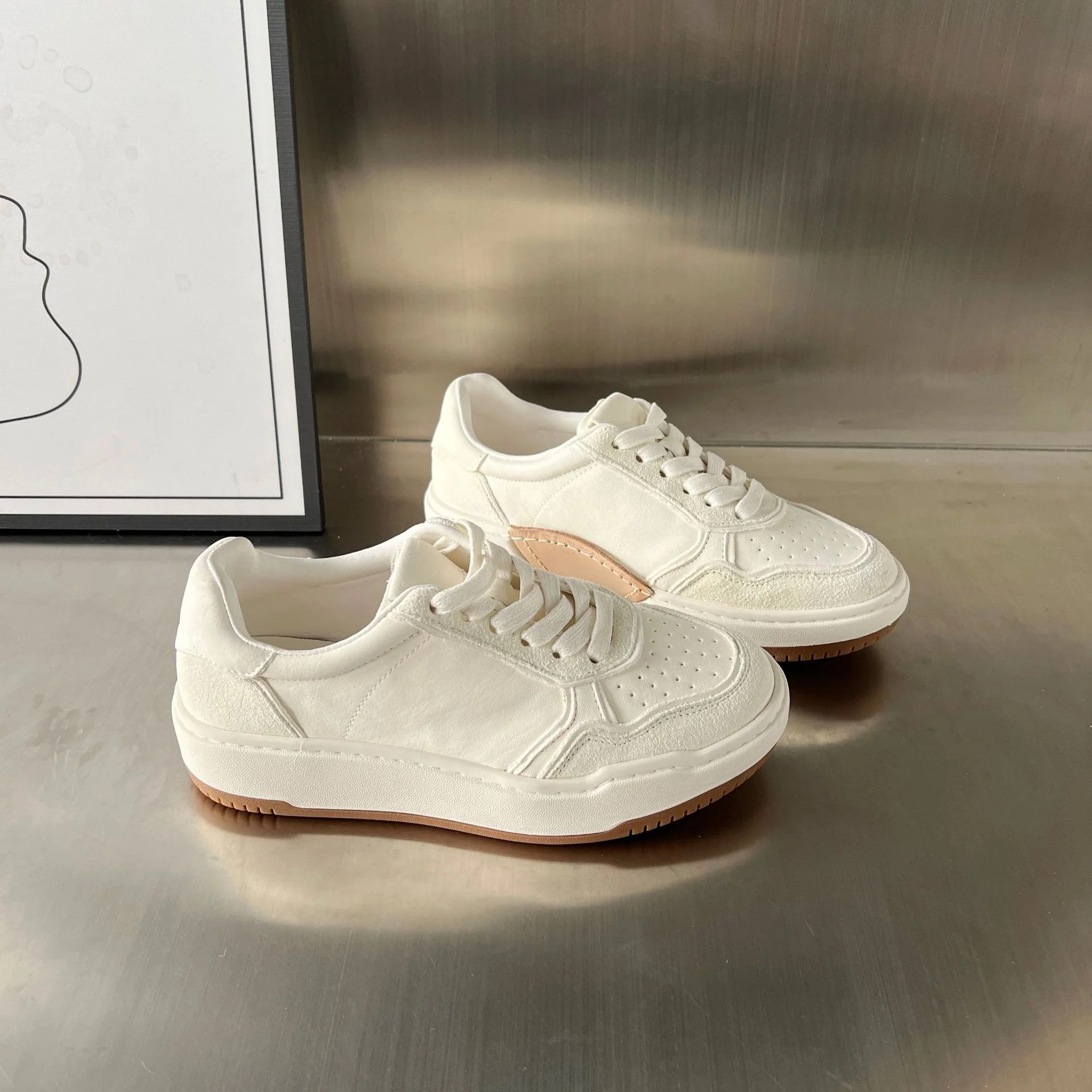 Damen Sportliche Sneakers mit weichem Obermaterial und rutschfester Sohle Heidi Mode - Image 5