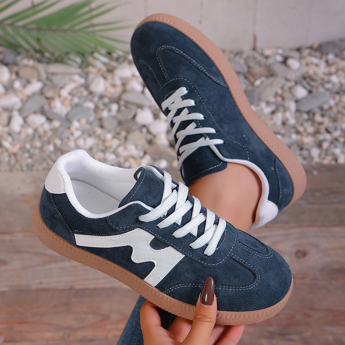 Damen Sportliche Sneakers mit weichem Veloursoberteil und rutschfester Sohle Heidi Mode - Image 2