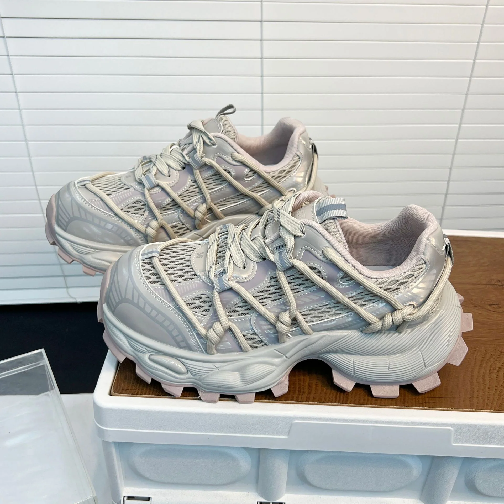 Damen Sportliche Trail-Sneaker mit rutschfester Sohle und atmungsaktivem Obermaterial Heidi Mode - Image 2