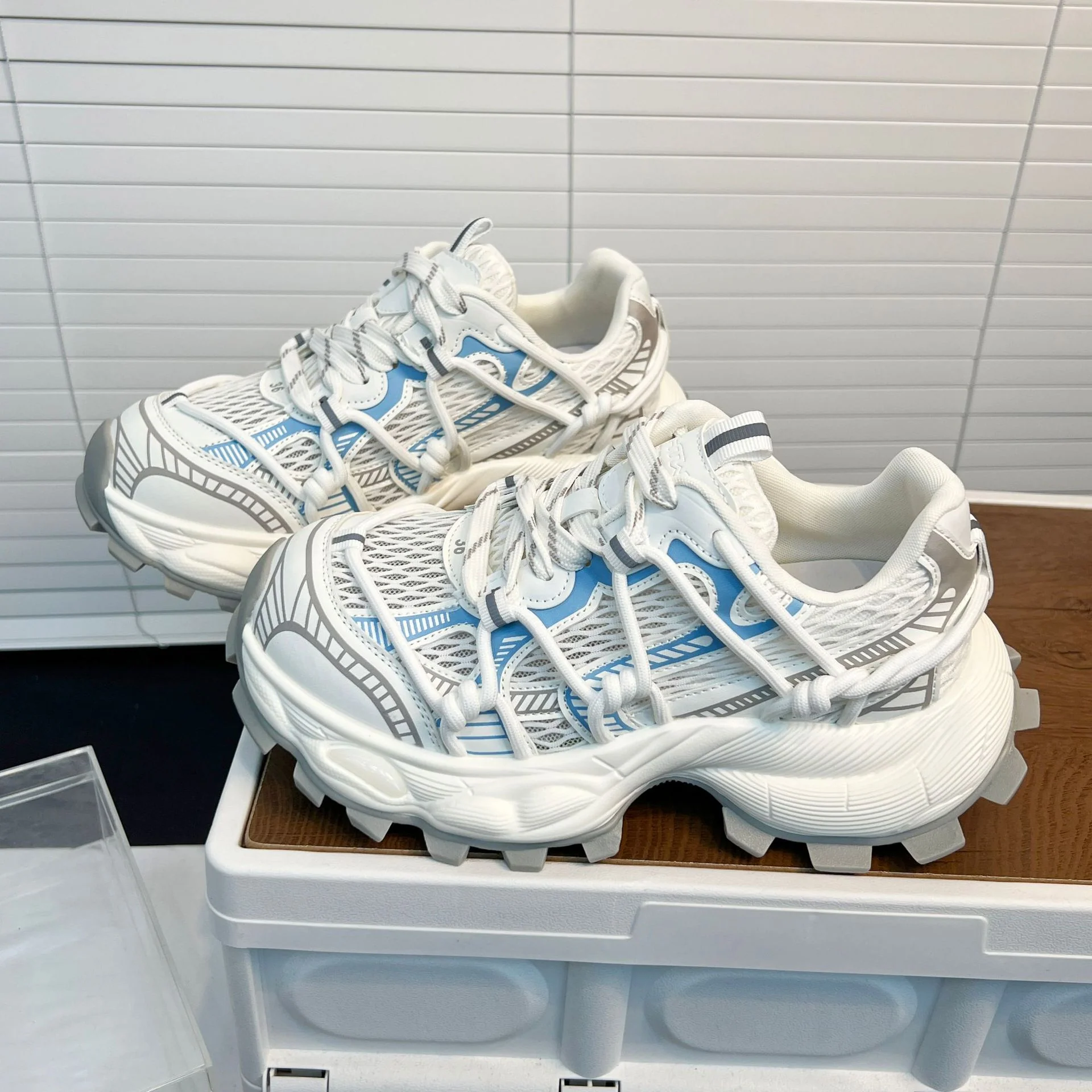 Damen Sportliche Trail-Sneaker mit rutschfester Sohle und atmungsaktivem Obermaterial Heidi Mode - Image 6