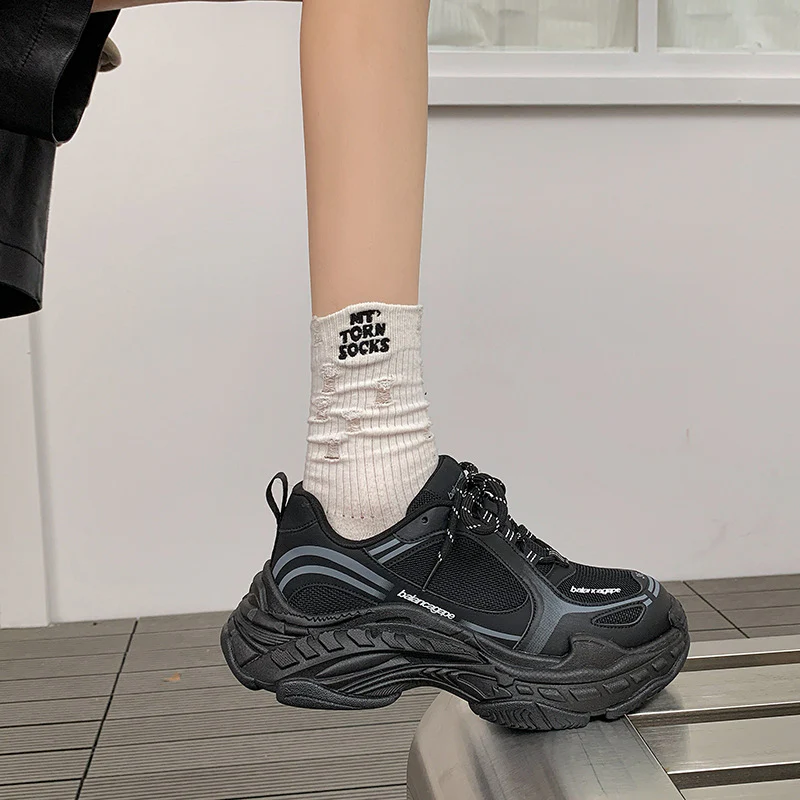 Damen Sportliche Trail Sneakers mit atmungsaktivem Mesh-Obermaterial und robustem Sohlenprofil Heidi Mode - Image 2