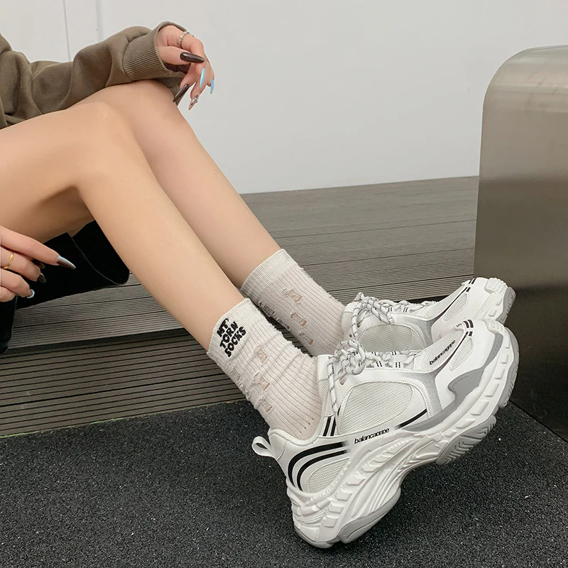 Damen Sportliche Trail Sneakers mit atmungsaktivem Mesh-Obermaterial und robustem Sohlenprofil Heidi Mode - Image 4
