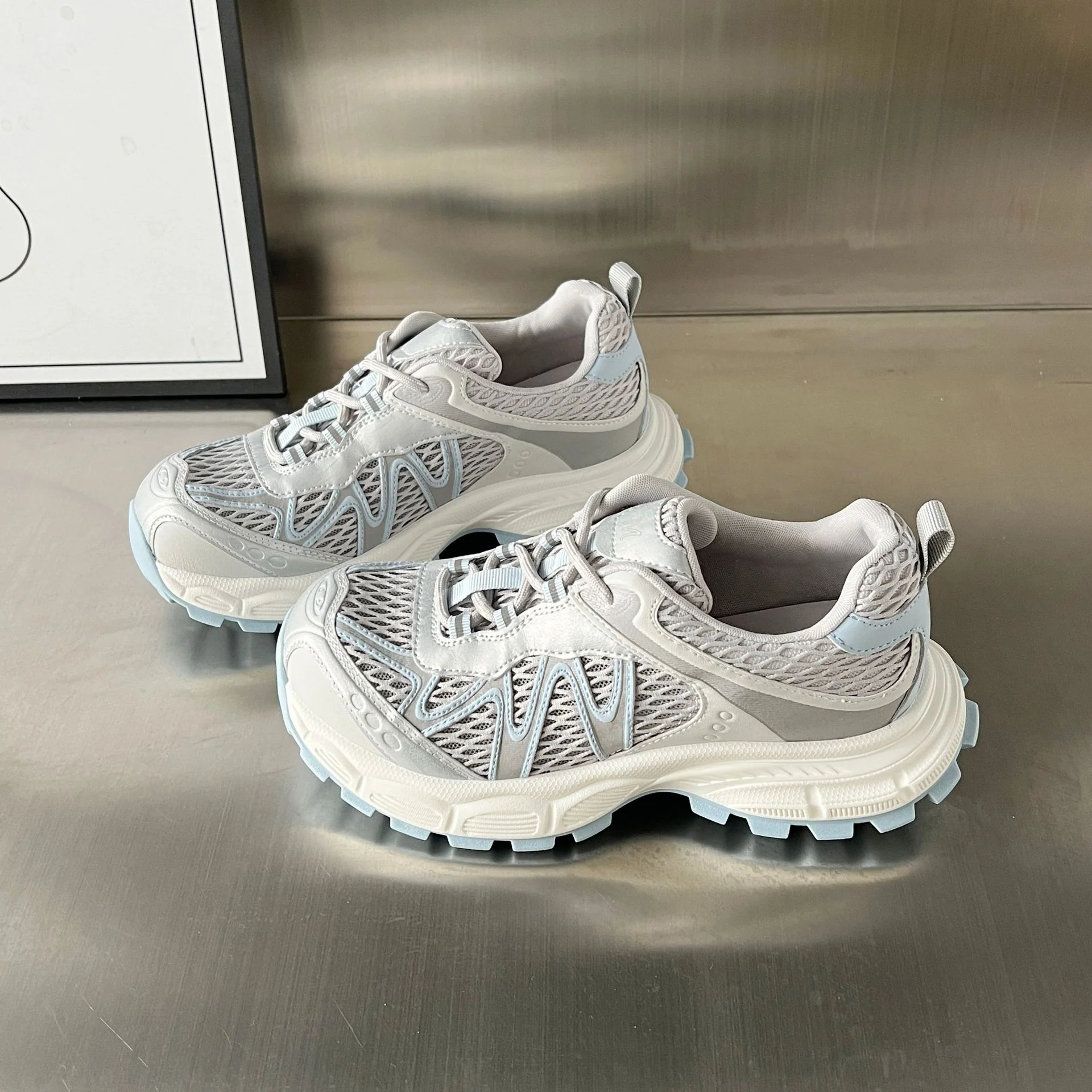 Damen Sportliche Trail Sneakers mit atmungsaktiver Mesh-Oberfläche und rutschfester Sohle Heidi Mode - Image 6