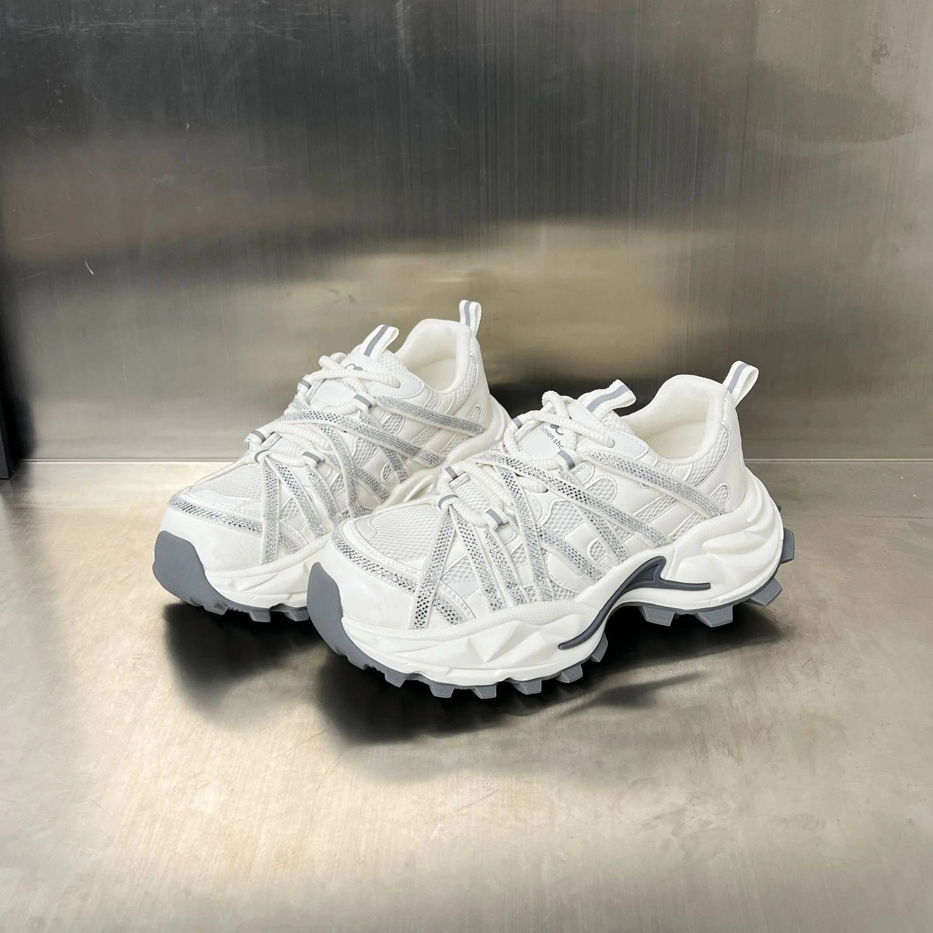 Damen Sportliche Trailrunning-Sneaker mit atmungsaktiver Mesh-Oberfläche und rutschfester Sohle Heidi Mode - Image 2