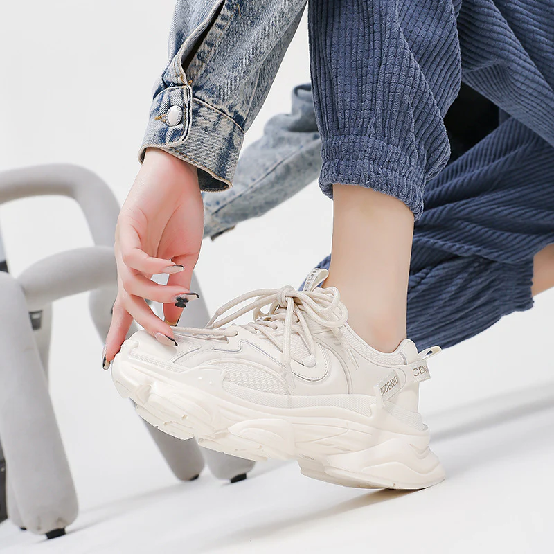 Damen Sportliche Trend-Sneaker mit atmungsaktiven Mesh-Einsätzen und gepolstertem Einstieg Heidi Mode - Image 3