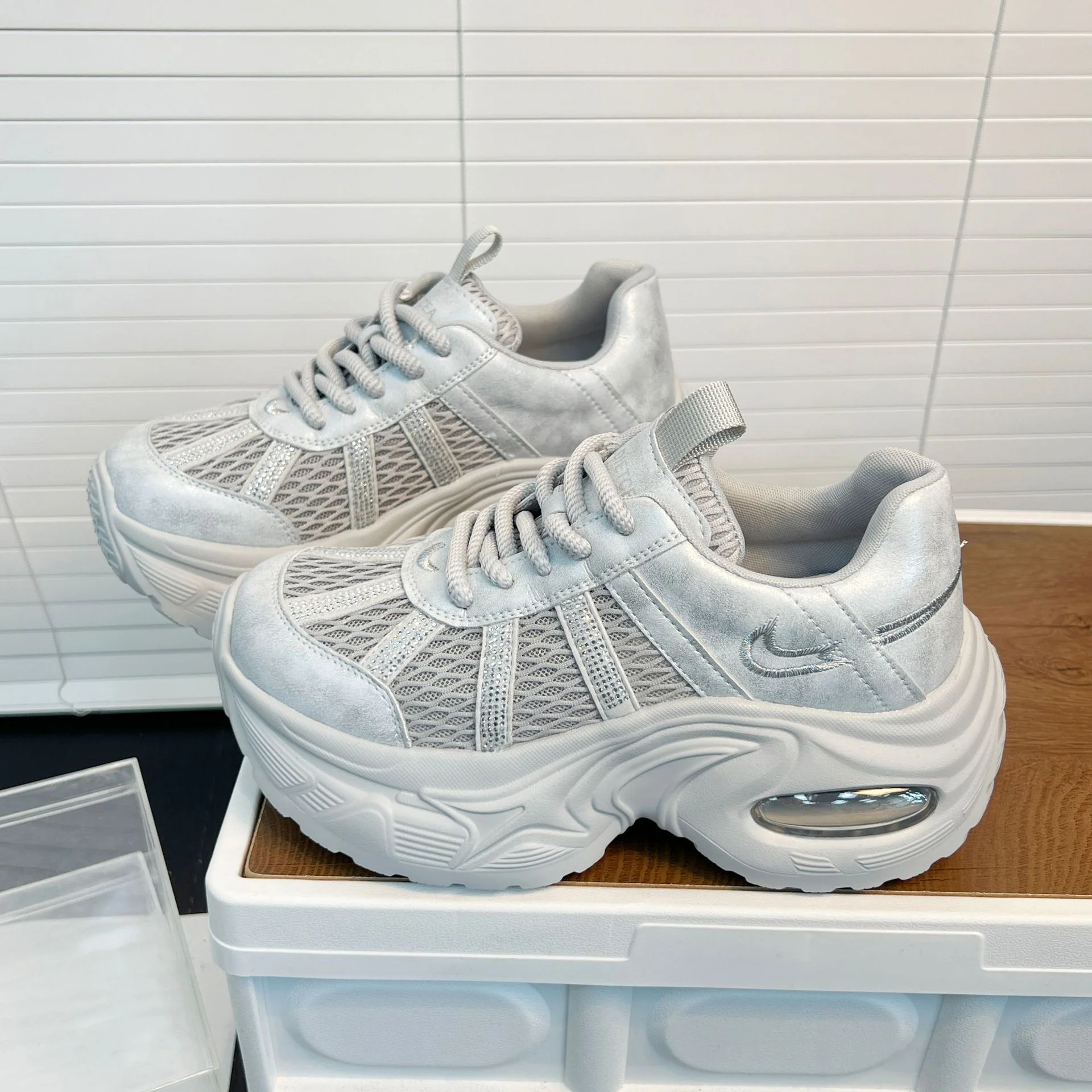 Damen Sportliche Trend-Sneaker mit atmungsaktiver Mesh-Oberfläche und dämpfendem Fußbett Heidi Mode - Image 6
