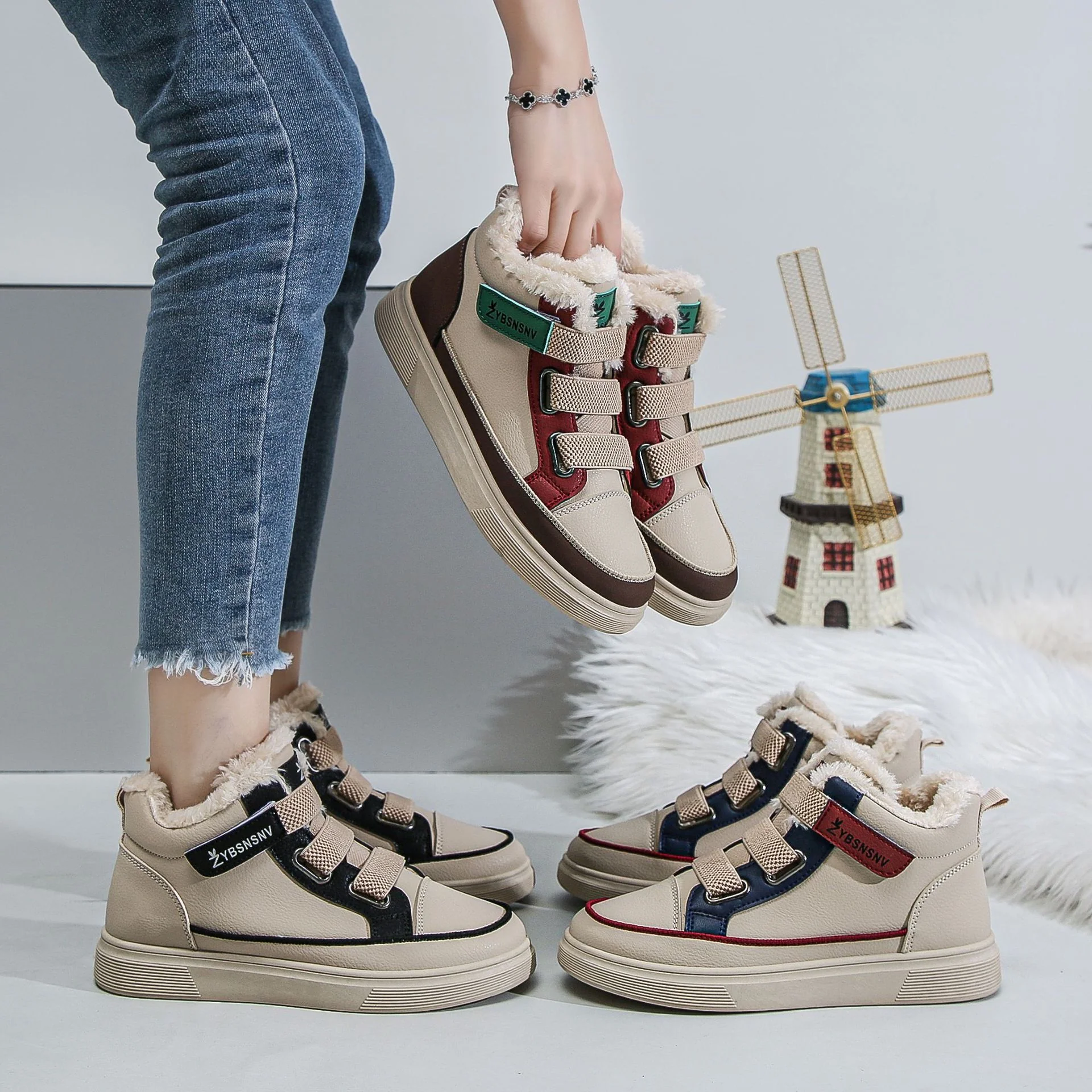 Damen Sportliche Warmgefütterte Sneaker mit praktischem Klettverschluss und robustem Sohlenprofil Heidi Mode - Image 2