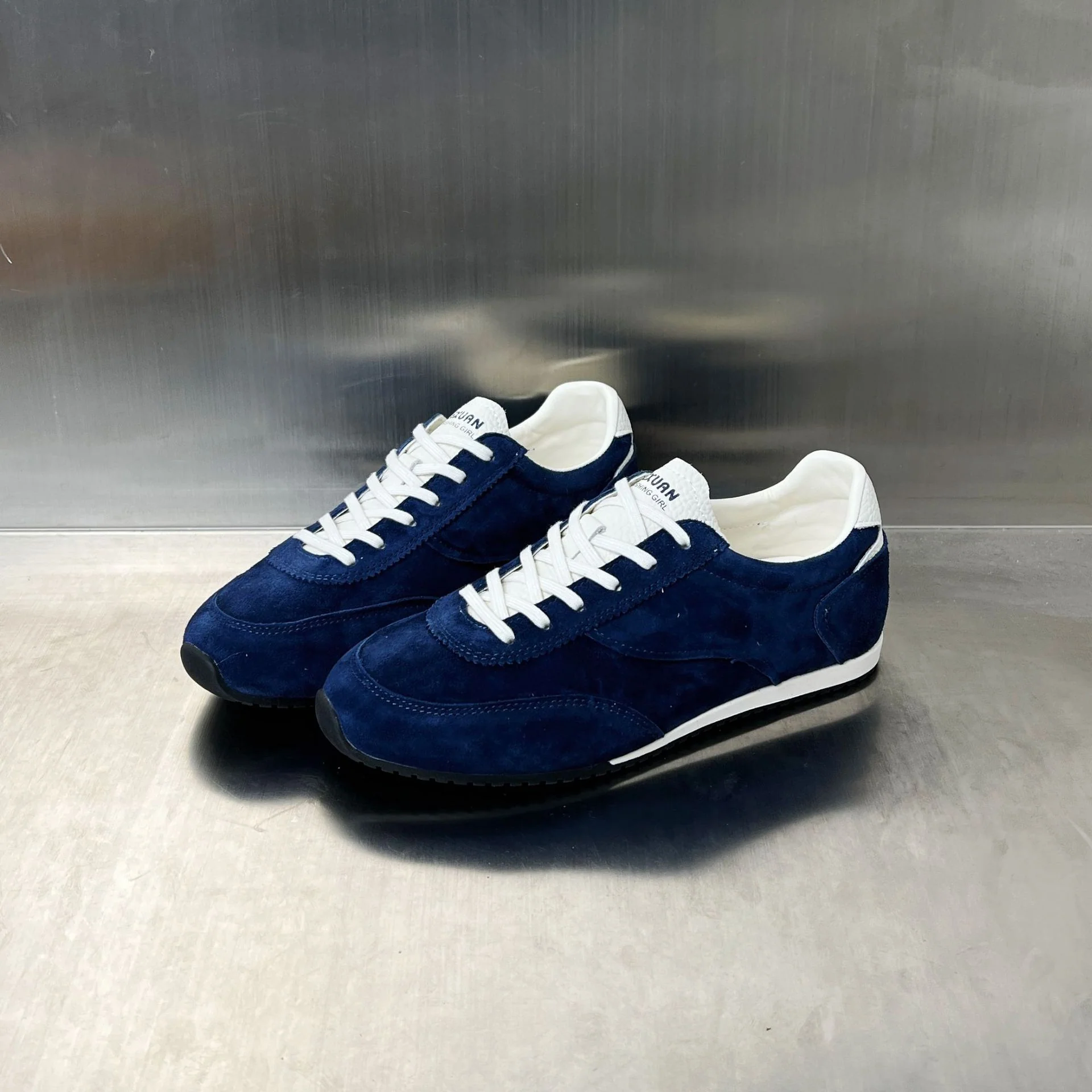 Damen Sportliche Wildleder Sneakers mit atmungsaktiver Oberflächenstruktur Heidi Mode - Image 2