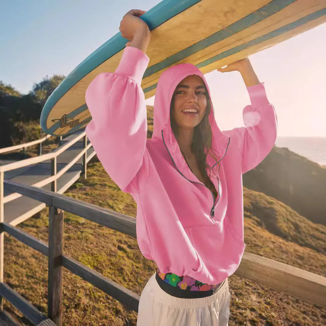 Damen sportlicher Kapuzenpullover mit halbem Reißverschluss und funktionalen Taschen Heidi-Mode - Image 3
