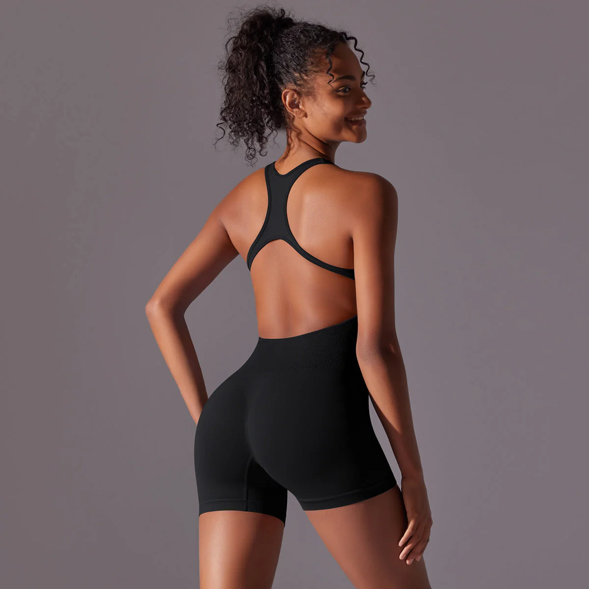 Damen Sportlicher Kurzoverall mit Innovativem Racerback-Design und Atmungsaktiven Materialien Heidi-Mode - Image 6