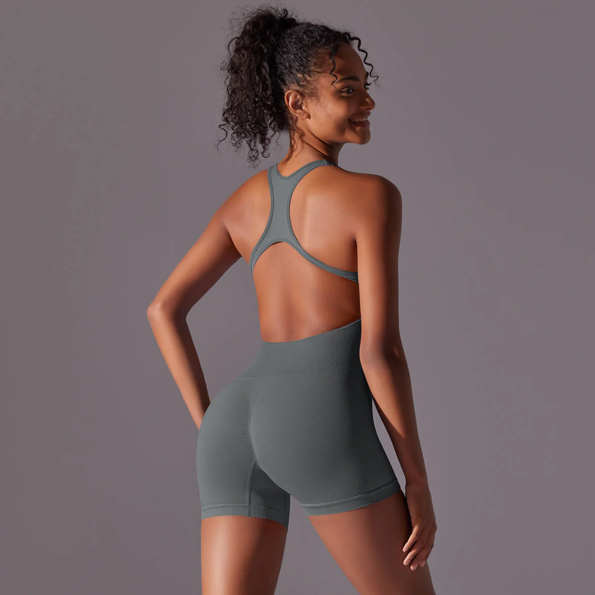 Damen Sportlicher Kurzoverall mit Innovativem Racerback-Design und Atmungsaktiven Materialien Heidi-Mode - Image 9