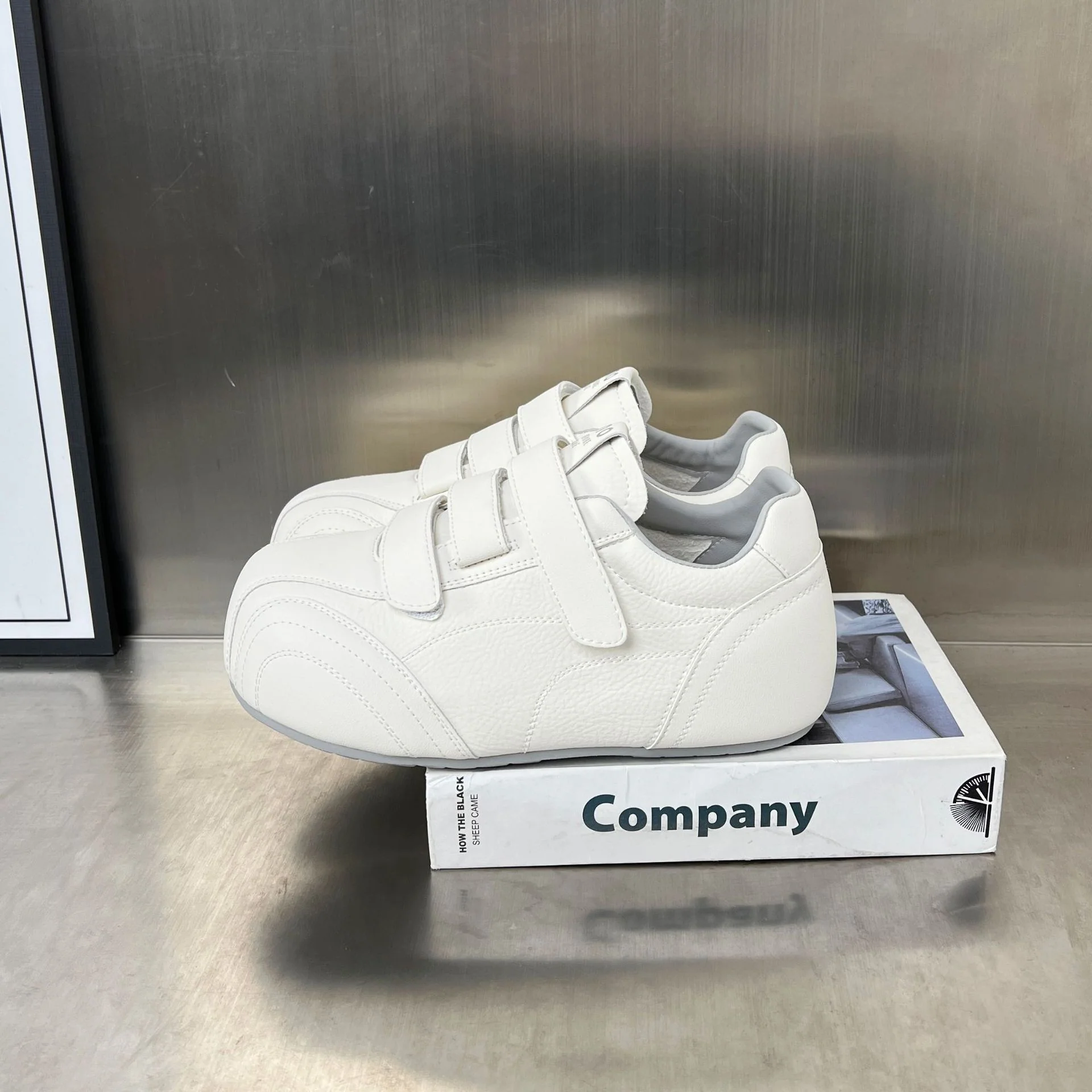 Damen Sportschuhe mit verstellbarem Klettverschluss und rutschfester Sohle Heidi Mode - Image 4