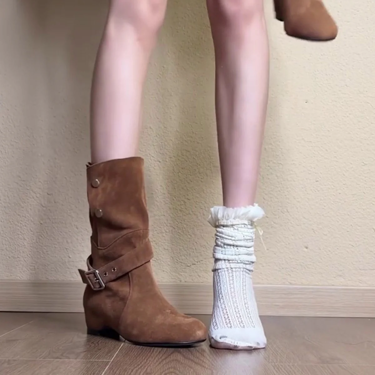 Damen Stiefeletten aus hochwertigem Wildleder mit modischem Schnallenakzent Heidi Mode - Image 3