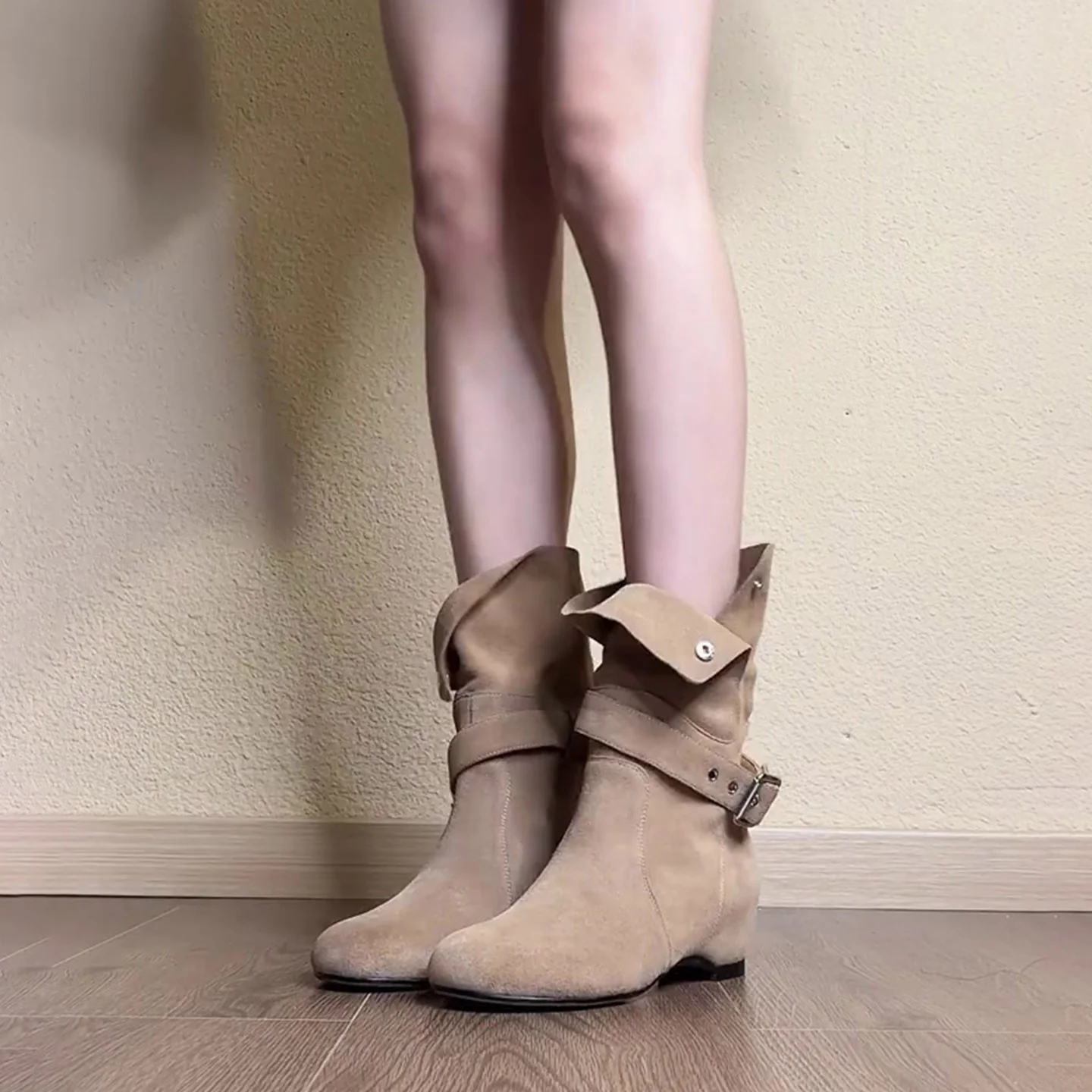 Damen Stiefeletten aus hochwertigem Wildleder mit modischem Schnallenakzent Heidi Mode - Image 7