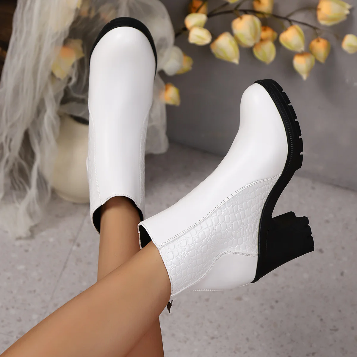 Damen Stiefeletten mit elegantem Schnürdesign und rutschfester Profilsohle Heidi Mode - Image 7