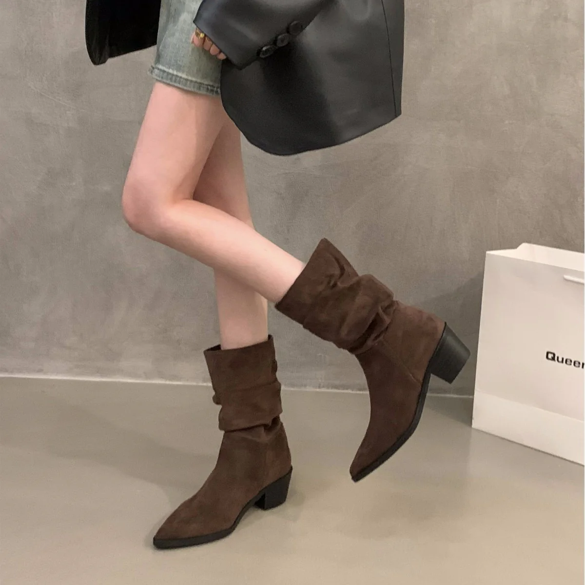 Damen Stiefeletten mit gerafftem Schaft und spitzem Fußteil Heidi Mode - Image 3