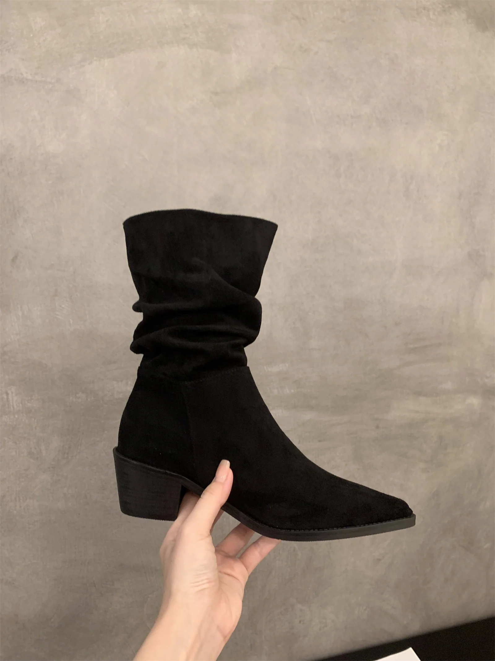 Damen Stiefeletten mit gerafftem Schaft und spitzem Fußteil Heidi Mode - Image 7