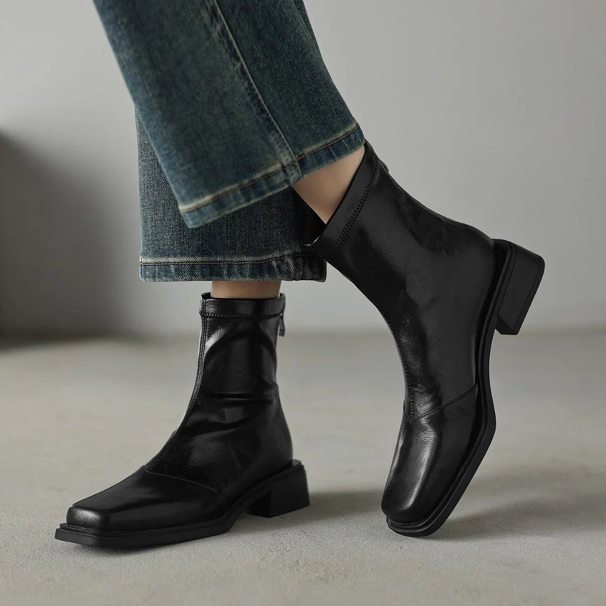 Damen Stiefeletten mit modischem Blockabsatz und hochwertiger Lederoberfläche Heidi Mode - Image 2