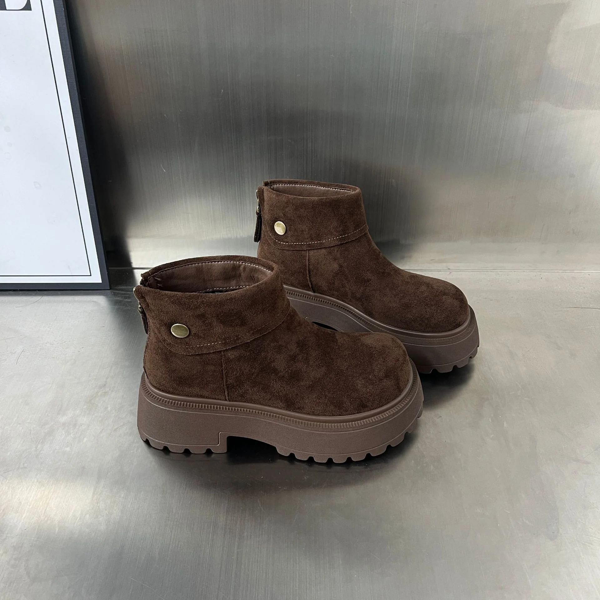 Damen Stiefeletten mit rutschfester Sohle und weichem Wildlederoberteil Heidi Mode - Image 4