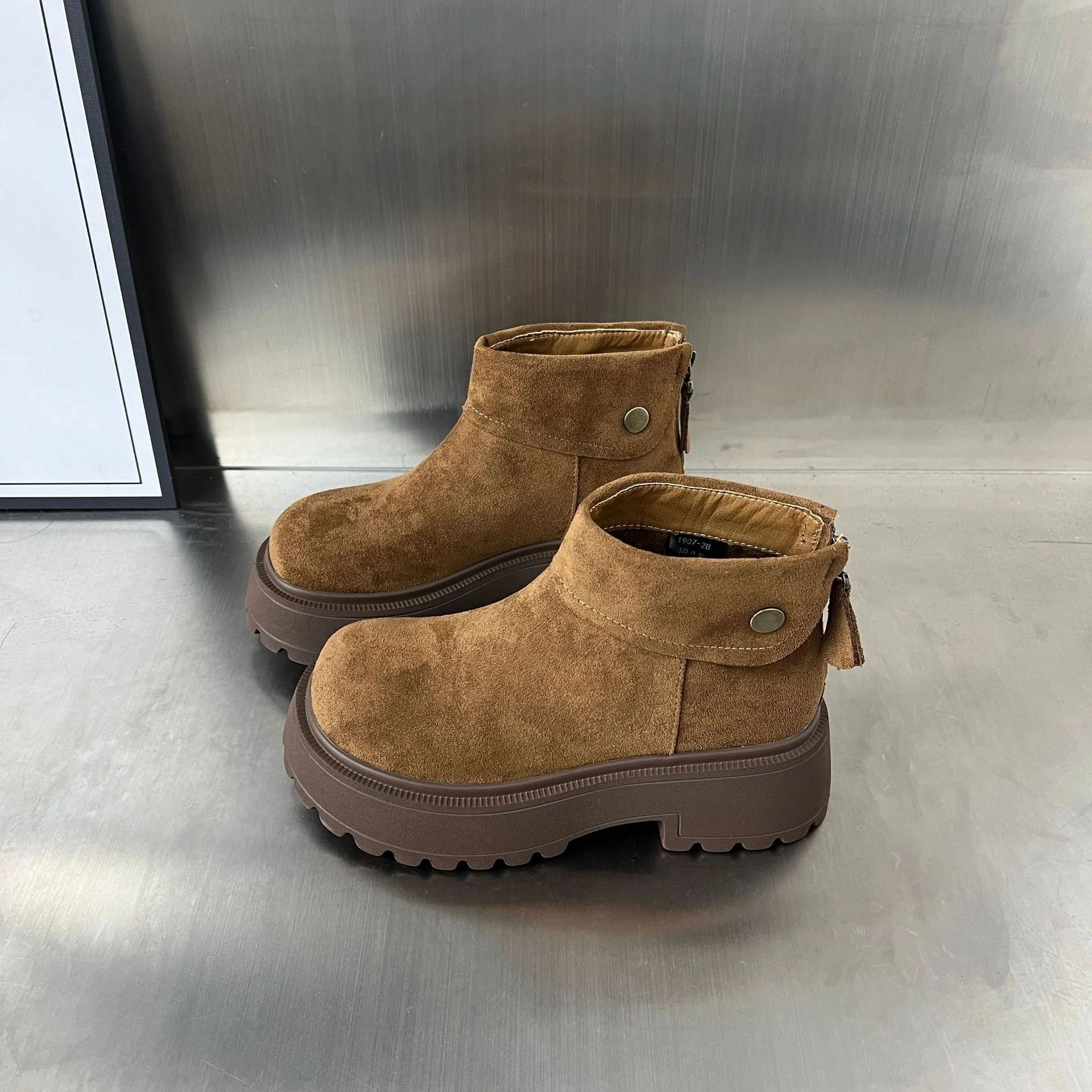 Damen Stiefeletten mit rutschfester Sohle und weichem Wildlederoberteil Heidi Mode - Image 6
