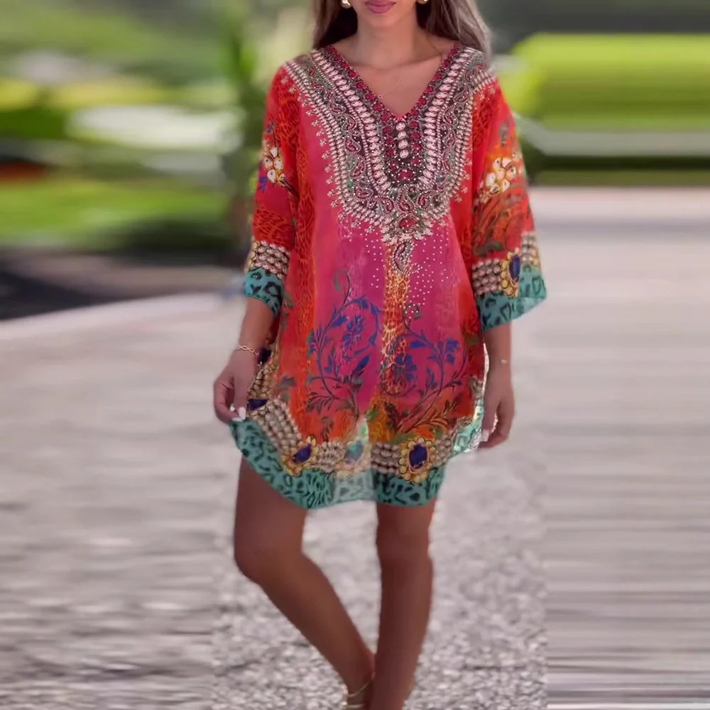 Damen Strandkleid Im Farbenfrohen Boho-Stil mit Verspieltem Design und Tiefem V-Ausschnitt Heidi-Mode - Image 2