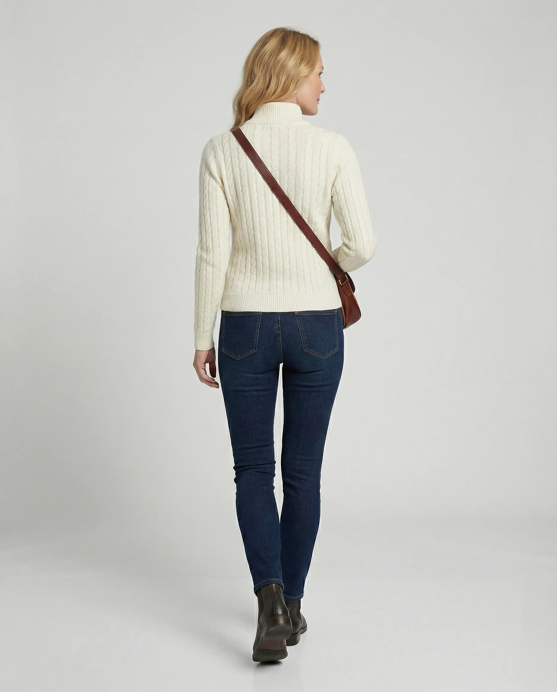 Damen Strickjacke mit Stehkragen und Zopfmuster in Weiß - Image 4