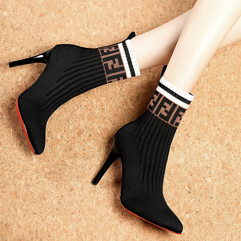 Damen Strumpfstiefel mit elegantem Absatz und markantem Logo-Design Heidi Mode - Image 2