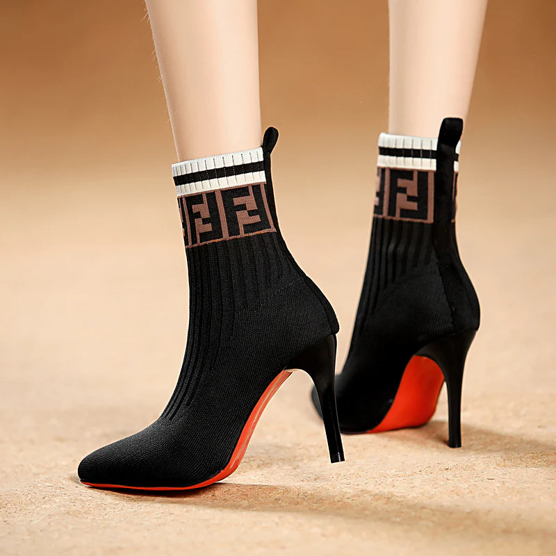 Damen Strumpfstiefel mit elegantem Absatz und markantem Logo-Design Heidi Mode - Image 3