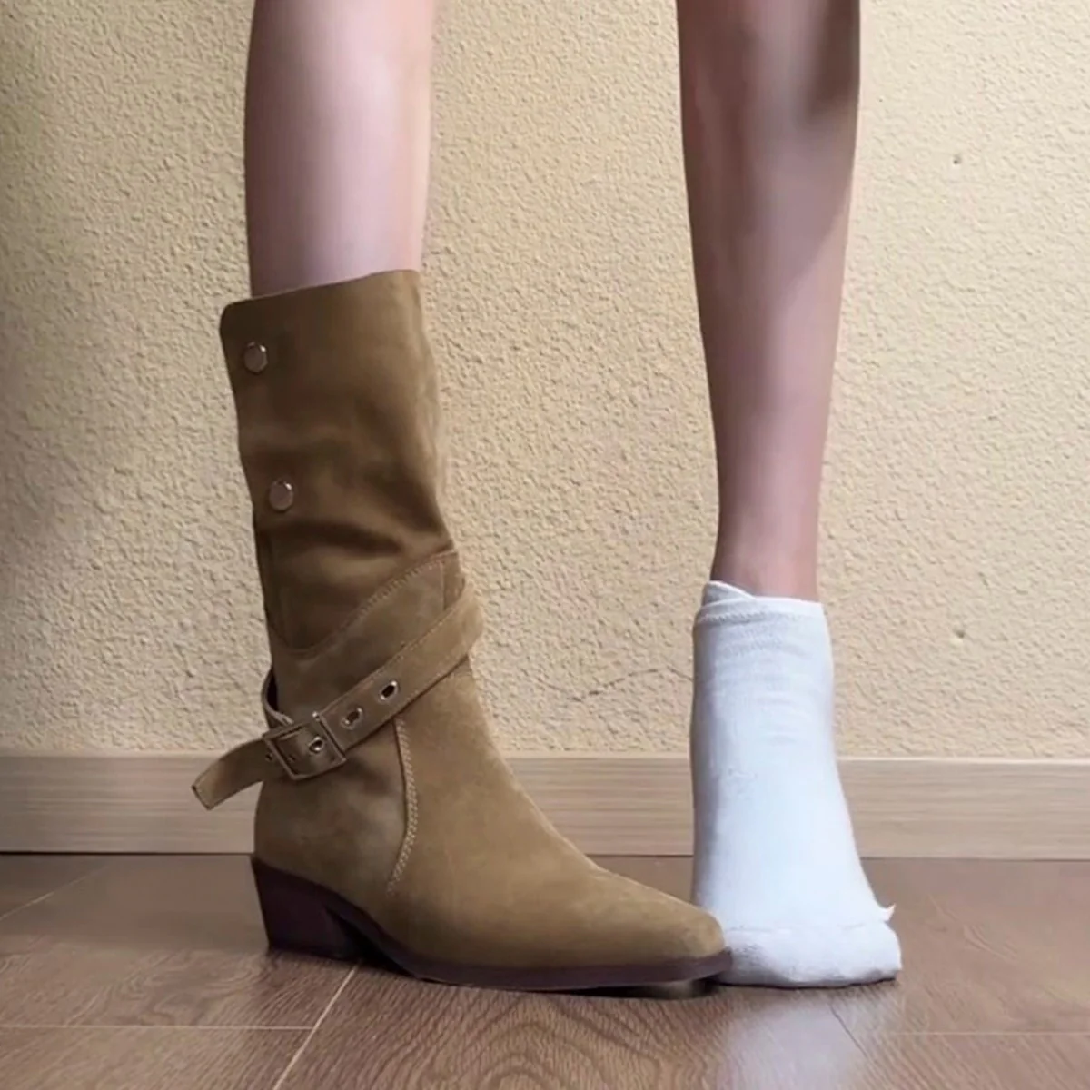 Damen Stylish geflochtene Stiefeletten mit verstellbarem Riemen Heidi Mode - Image 2