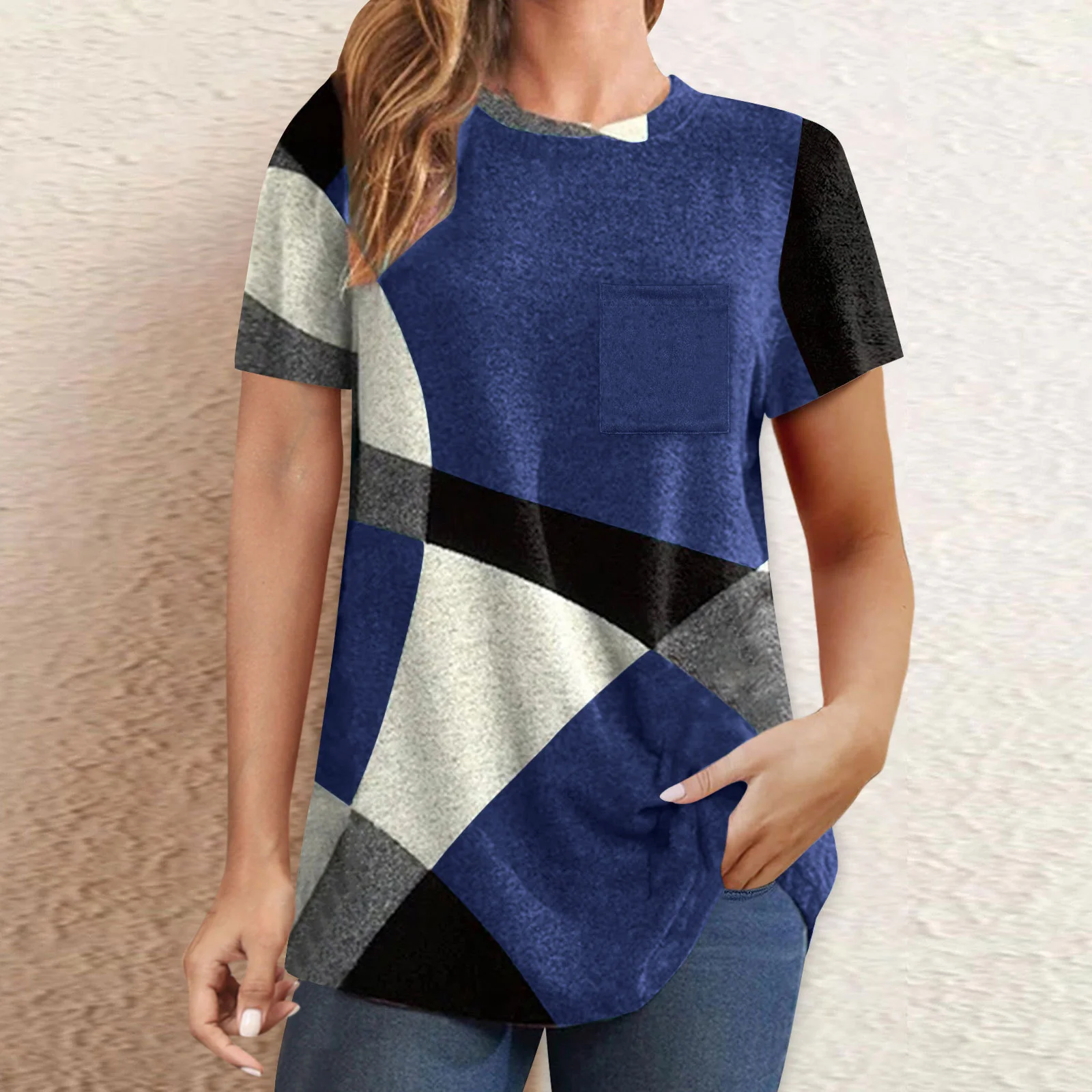 Damen T-Shirt mit modernem geometrischen Design und praktischer Brusttasche Heidi-Mode - Image 8