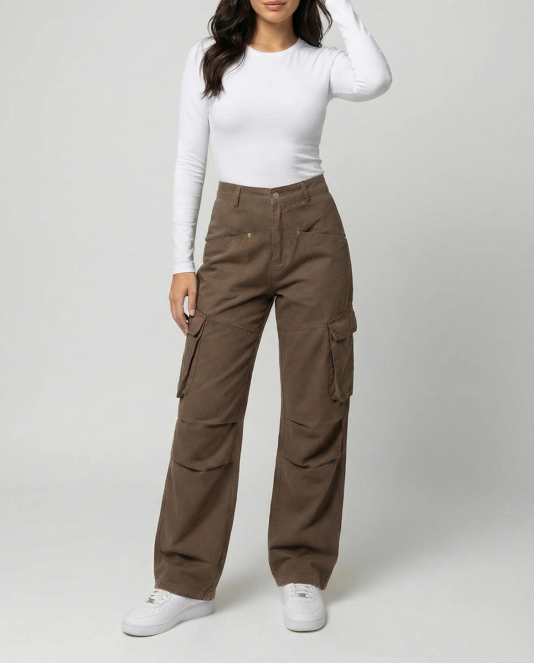 Damen tiefer geschnittene Workwear-Cargohose mit extra weitem Bein, überlappenden Klappfächern und Knieabsteppungen Heidi-Mode