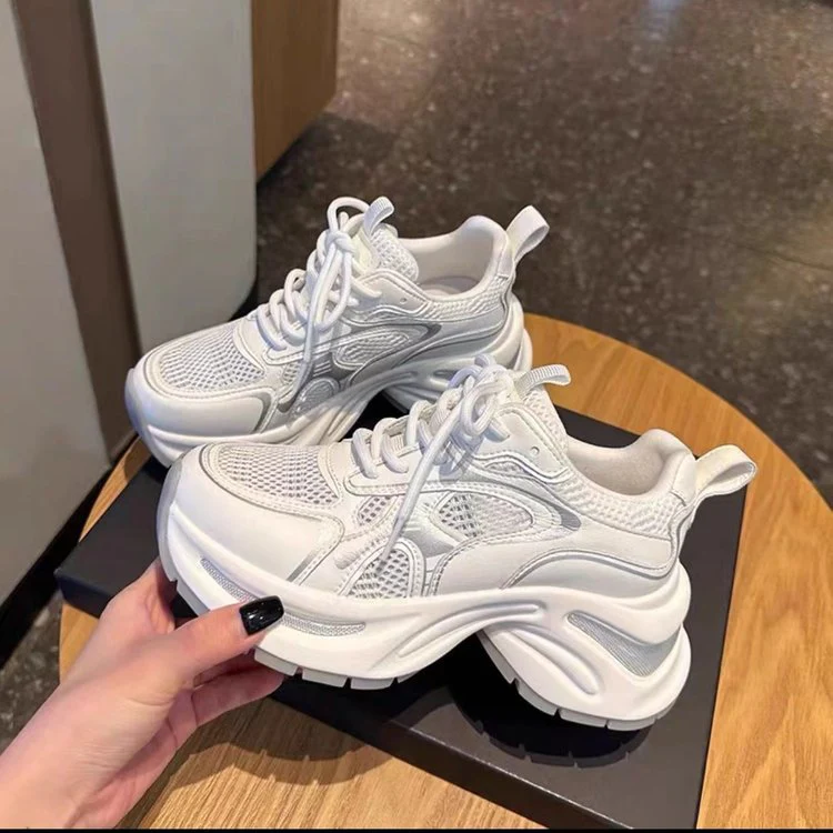 Damen Trendige hochgezogene Sneakers mit atmungsaktiver Mesh-Oberfläche und reflektierenden Akzenten Heidi Mode - Image 2