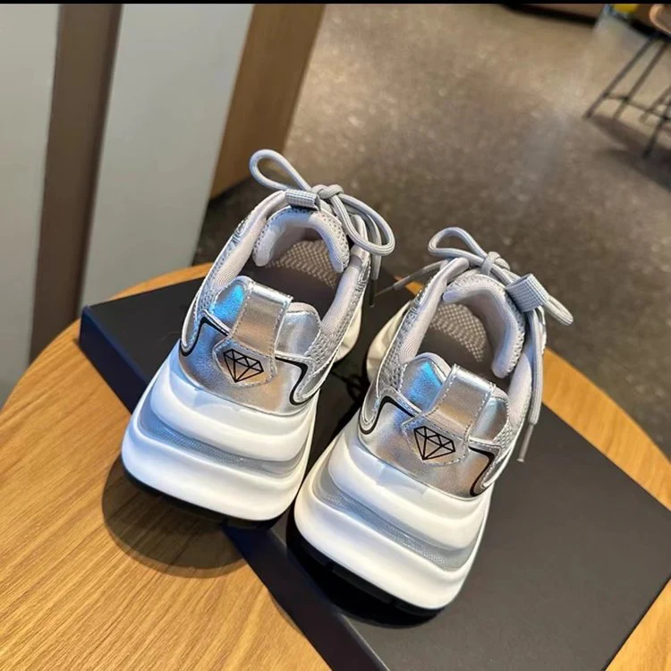 Damen Trendige hochgezogene Sneakers mit atmungsaktiver Mesh-Oberfläche und reflektierenden Akzenten Heidi Mode - Image 5