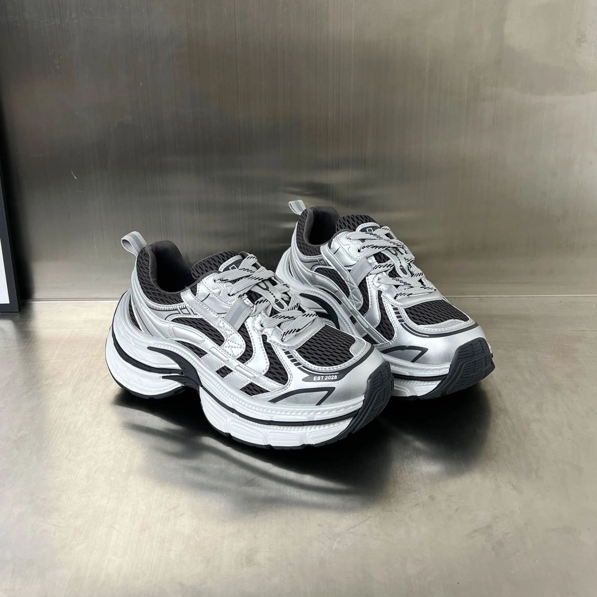 Damen trendige Sneakers mit ausgeglichener Dämpfung und atmungsaktiver Mesh-Oberfläche Heidi Mode - Image 4